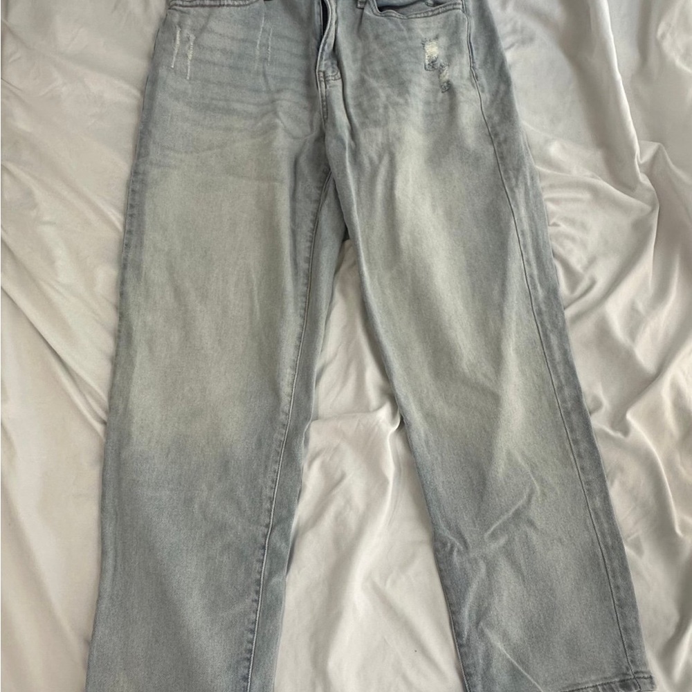 Light Wash Straight Leg Jeans with Vintage Appeal